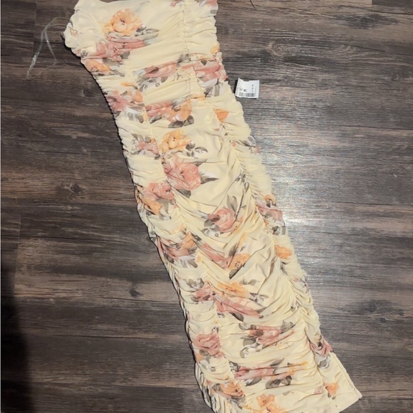 Floral Ruched Dress - Picture 2 of 3